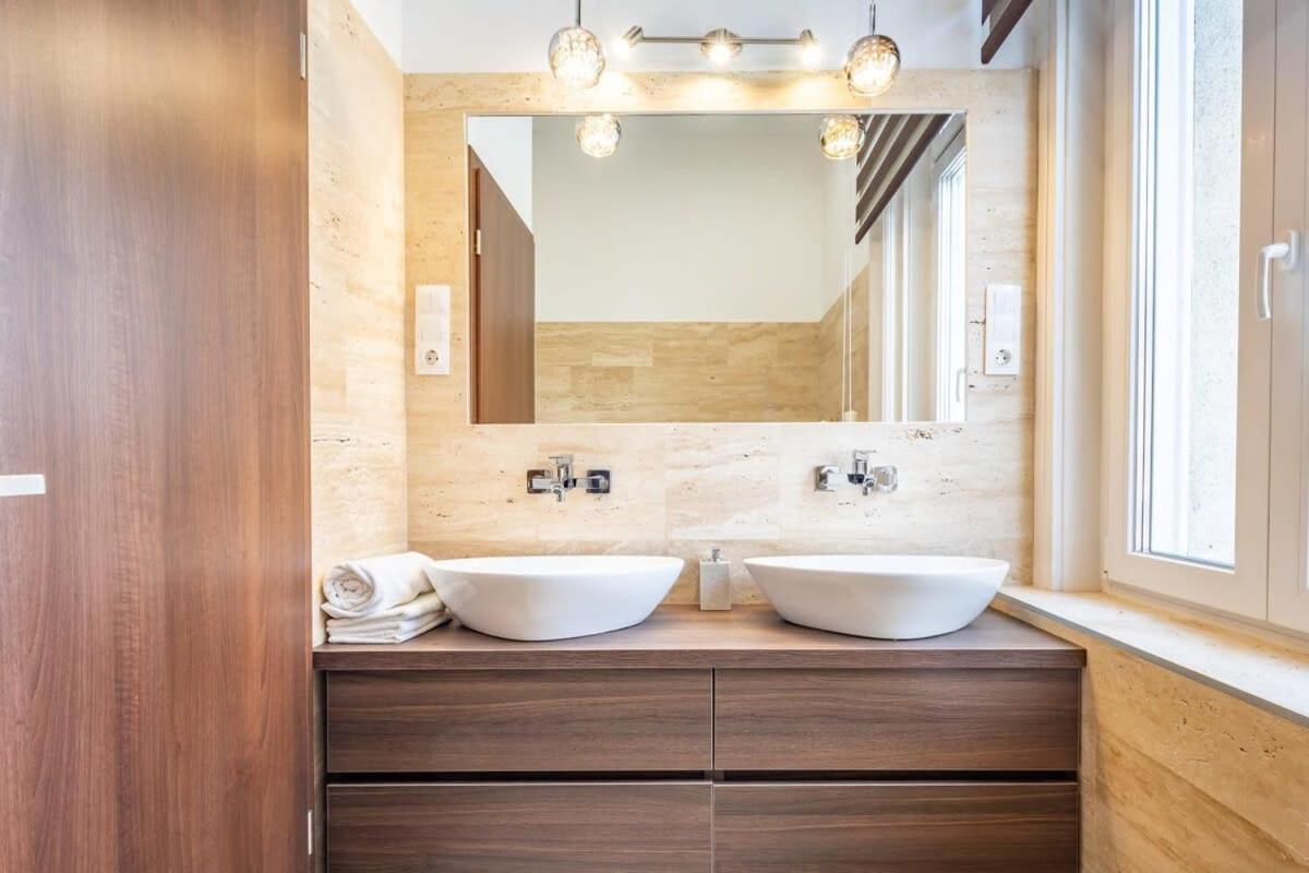 Splendid Perfectly Located Flat With Sauna Apartamento Budapeste Exterior foto