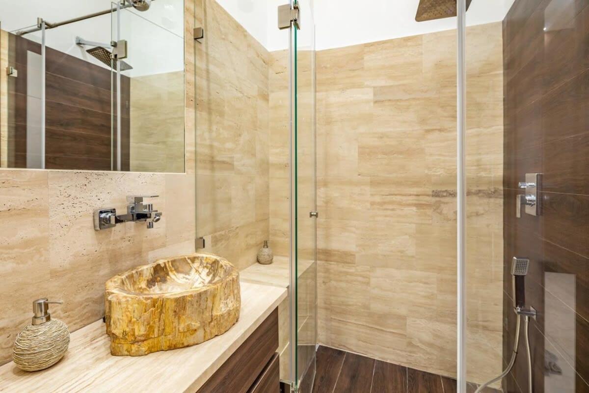 Splendid Perfectly Located Flat With Sauna Apartamento Budapeste Exterior foto