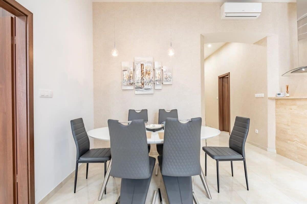 Splendid Perfectly Located Flat With Sauna Apartamento Budapeste Exterior foto