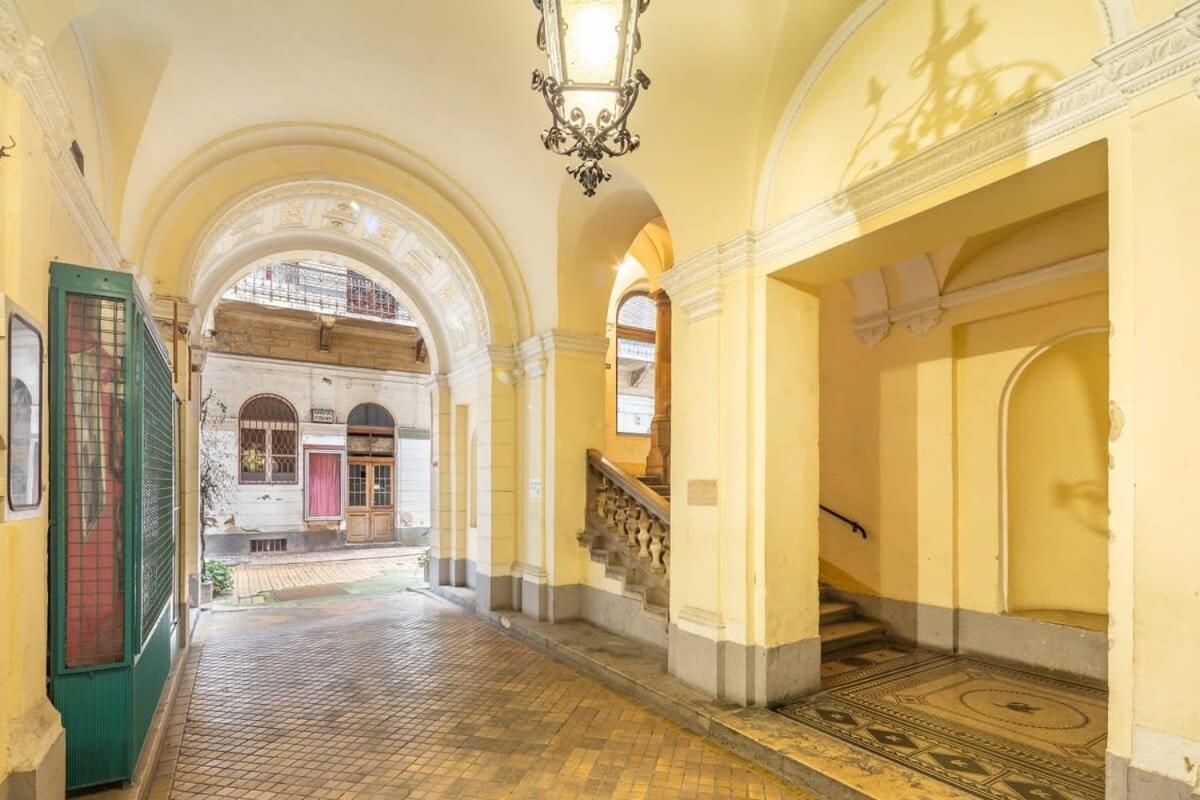 Splendid Perfectly Located Flat With Sauna Apartamento Budapeste Exterior foto