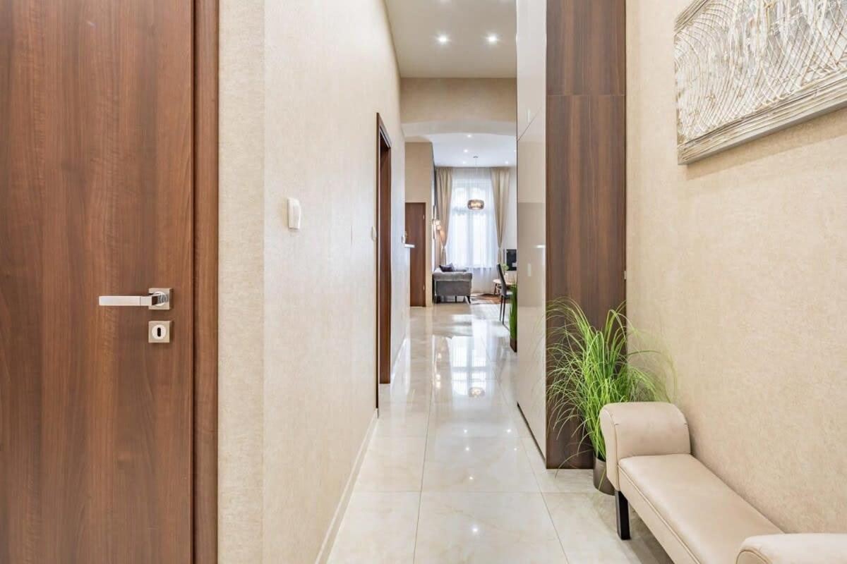 Splendid Perfectly Located Flat With Sauna Apartamento Budapeste Exterior foto
