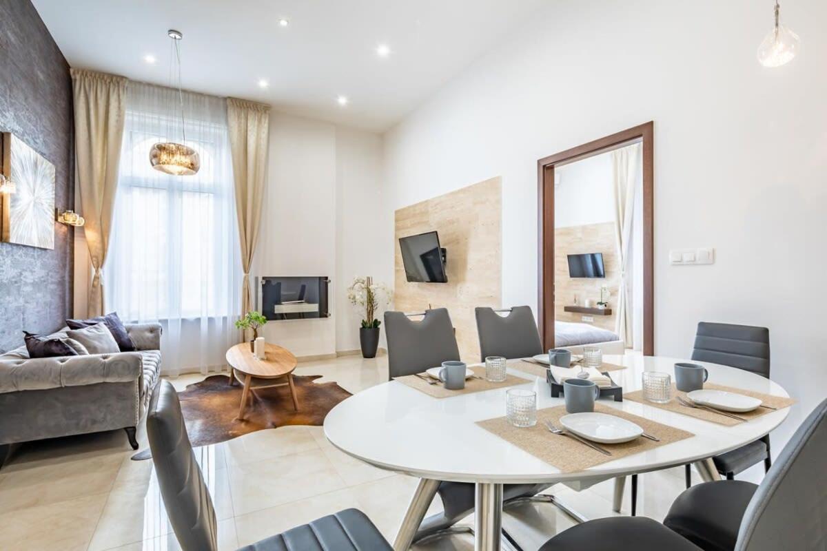 Splendid Perfectly Located Flat With Sauna Apartamento Budapeste Exterior foto